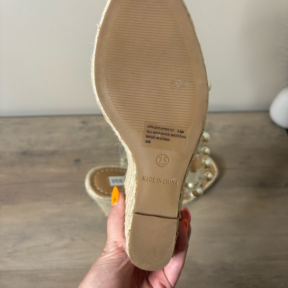 NWOT Steve Madden Upright Vinyl Pearl Studded Strappy Espadrille Wedges Size 7.5 - Picture 8 of 9